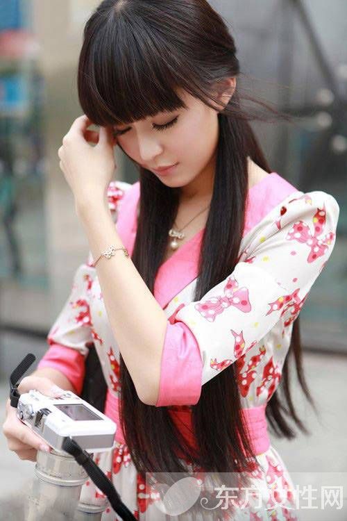 深大?；亟℃门c黃曉明牽手照曝光 baby遭踢險(xiǎn)分手