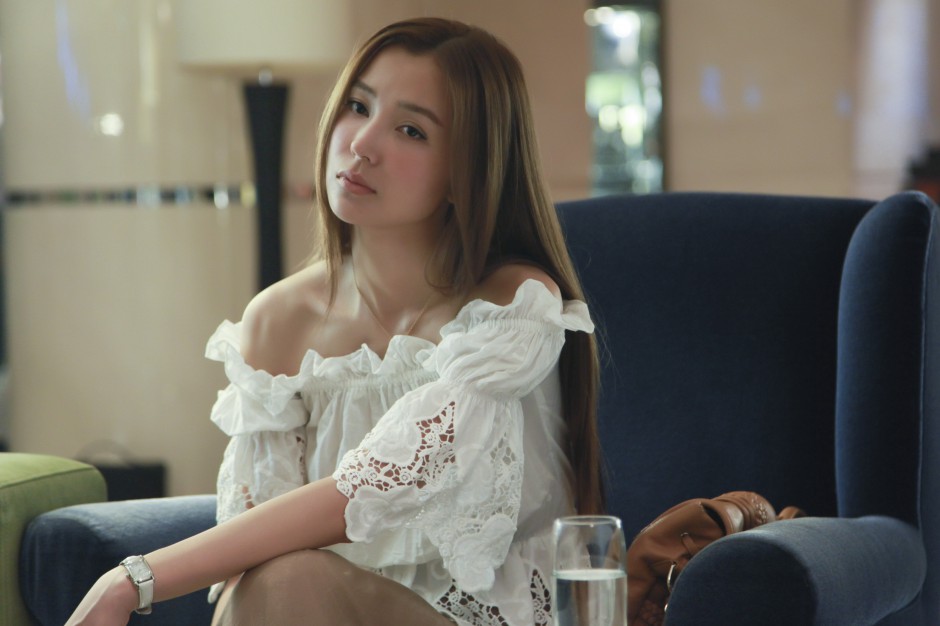 姚星彤被成龍潛規(guī)則是真的嗎  透視門事件照片露半乳走光