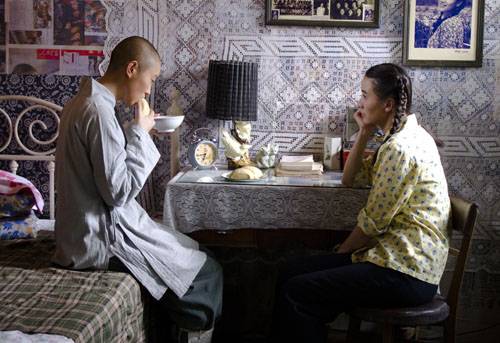 王嘉佳個(gè)人資料 揭秘王嘉佳為什么會(huì)剃光頭