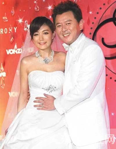 庹宗康陪老婆kiki逛超市 堪稱演藝圈新好男人