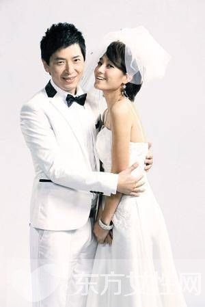 戴軍老婆是黃小蕾嗎 戴軍何炅是同性戀人是真的嗎