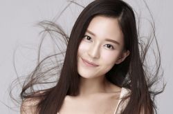 深大?；亟℃门c黃曉明牽手照曝光 baby遭踢險(xiǎn)分手