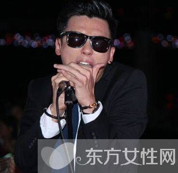 柯震東哥哥柯家洋微博資料 柯家洋柯震東合照遭曝光