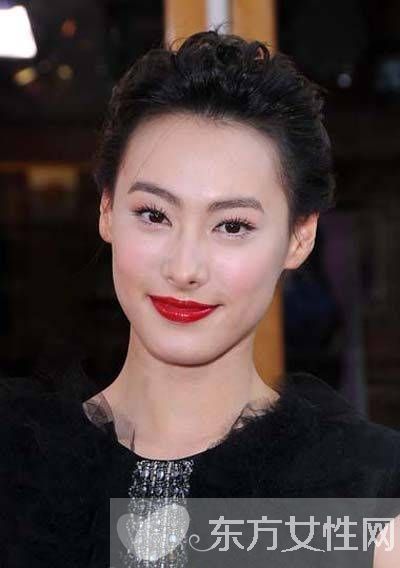 梁洛施近況曝光 與一對兒子逛商場但不見長子