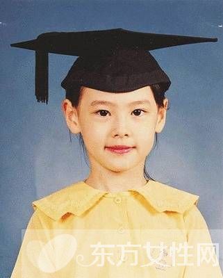 梁洛施近況曝光 與一對兒子逛商場但不見長子