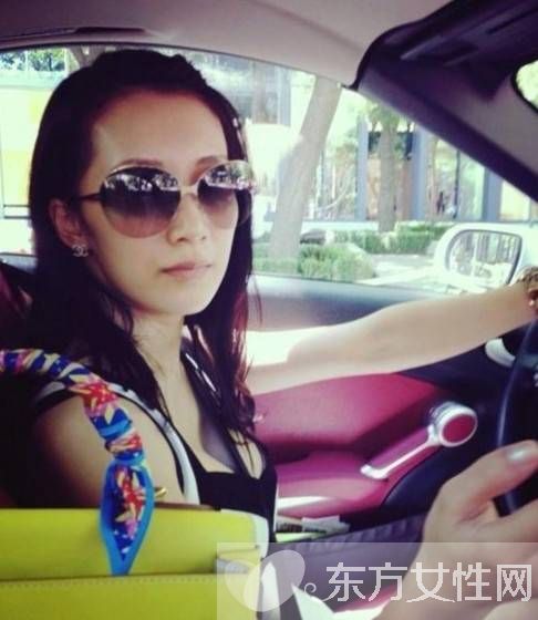 闊太李念微博曬海量炫富照 李念曬自拍被網(wǎng)民吐槽