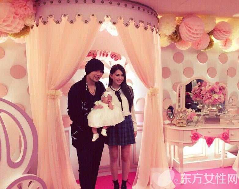 昆凌自曝周杰倫求婚浪漫細(xì)節(jié) 周杰倫昆凌古堡婚禮回顧