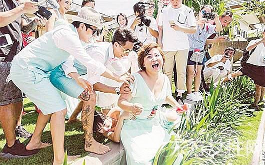 美女主播柳巖被韓庚等人鬧伴娘 伴郎團集體被指責