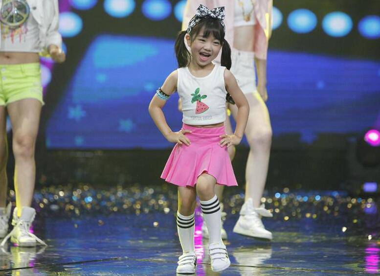 韓國(guó)舞蹈精靈羅夏恩 天天向上萌翻全場(chǎng)