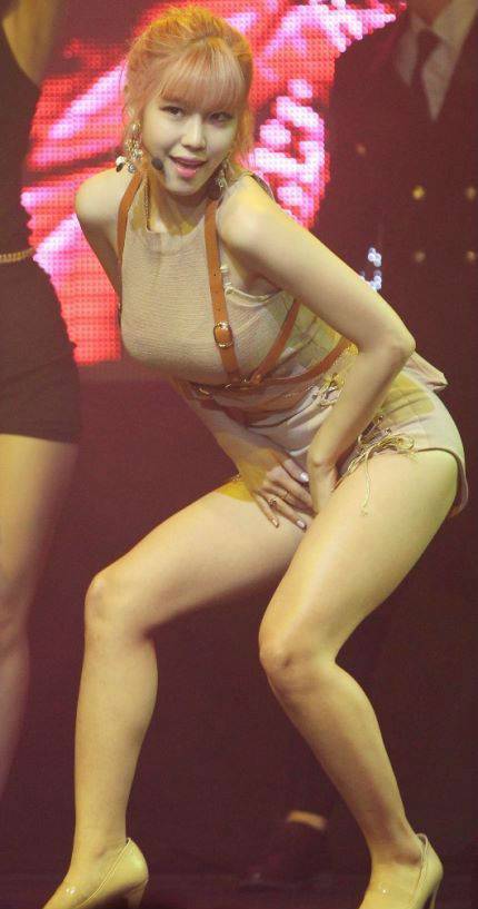 全孝盛胸圍多大 尺度大開上演勁爆抖奶舞