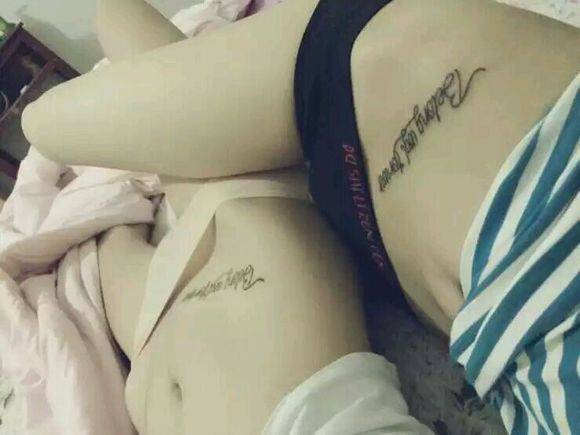 中學(xué)生情侶偷吃禁果 公共場所被抓拍