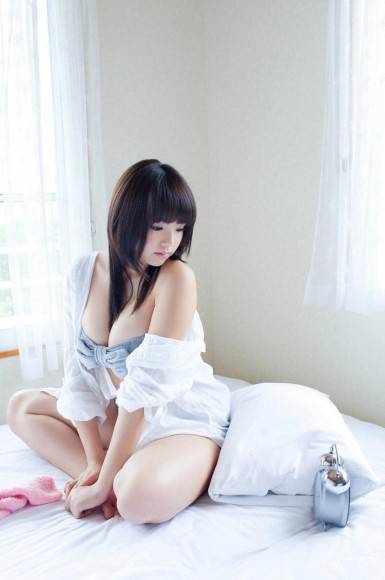 日本巨胸女星筱崎愛(ài)床上寫(xiě)真 筱崎愛(ài)大尺度種子