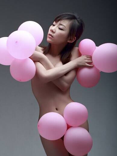 網(wǎng)絡(luò)紅人蘇紫紫全裸圖片 赤身露體接受采訪