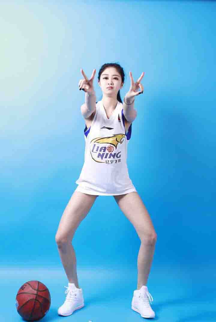 cba寶貝郝琳微博曬花式一字馬動(dòng)作 令網(wǎng)友咋舌