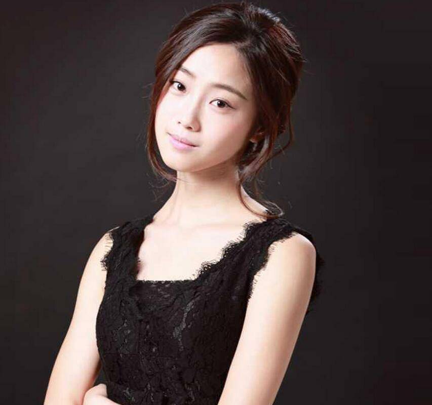 90后研究生當 臀模  趙霏兒裸臂私照曝光