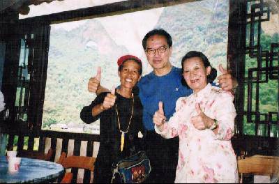  月亮媽媽 徐秀珍僅小學(xué)三年級文化 如今是精通11門國外語導(dǎo)游