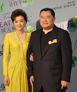 吳征的前妻背景不一般 借此機(jī)會(huì)在美國(guó)政壇發(fā)展