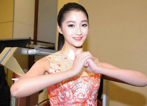  小傾城 家庭背景曝光 藝術(shù)世家4歲半就出道