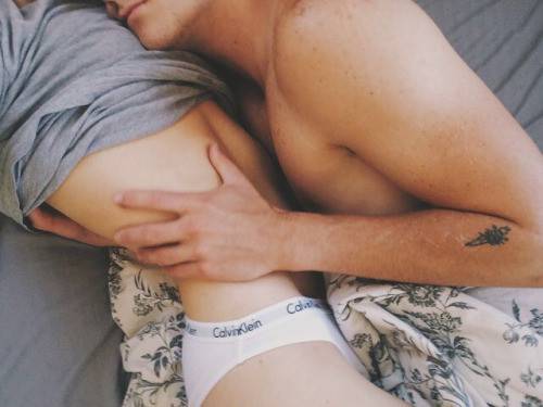 女性自慰的姿勢(shì)與方法 女性自慰圖片