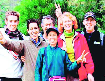  月亮媽媽 徐秀珍僅小學(xué)三年級文化 如今是精通11門國外語導(dǎo)游