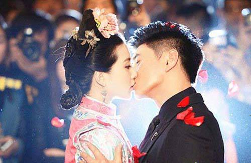 劉詩詩吳奇隆婚紗照曝光 搞怪甜蜜唯美十足