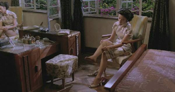 梁朝偉湯唯床戲疑真做 網(wǎng)友驚呼 有套