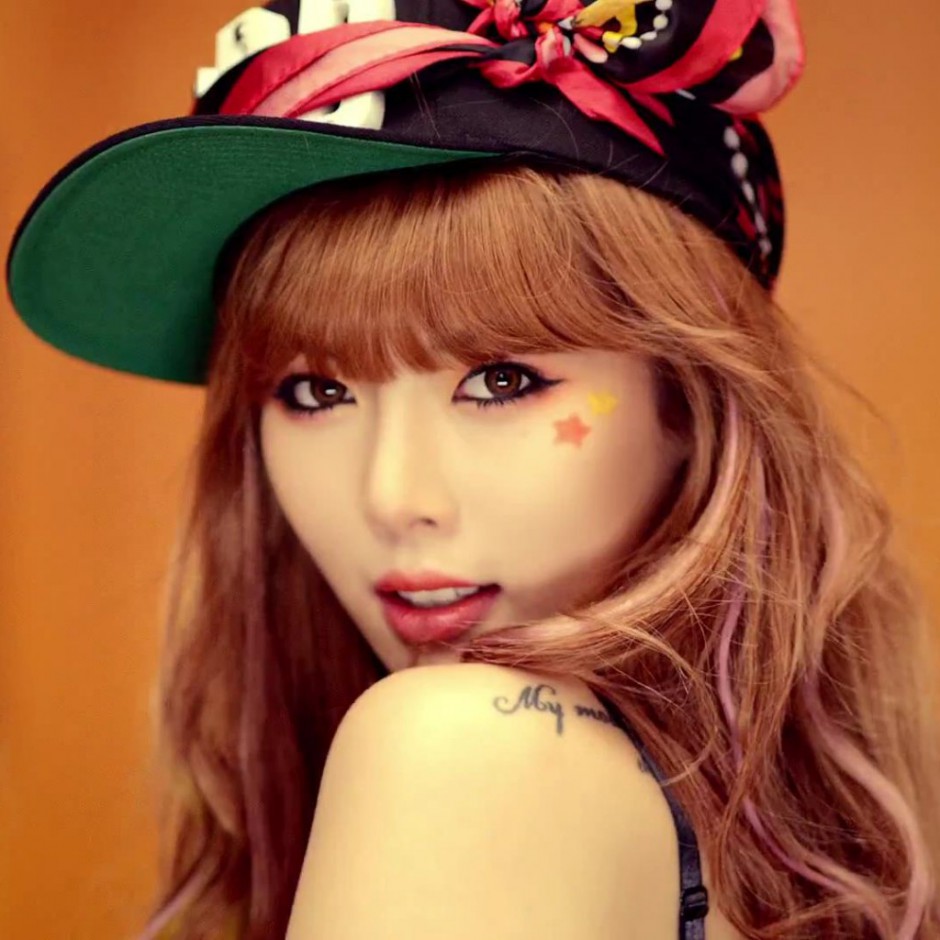 揭張賢勝金泫雅私下真實關(guān)系 翹臀被摸動作曖昧