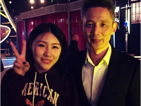 周紫卉炒股賺翻為父買(mǎi)車(chē) 少女股神愛(ài)好養(yǎng)豬遛鵝