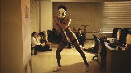 《巨乳娘戰(zhàn)僵尸》 10部史上最無節(jié)操惡搞影片