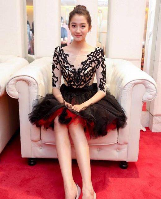  小傾城 家庭背景曝光 藝術(shù)世家4歲半就出道