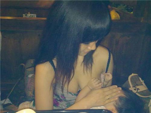 揭秘人乳交易內(nèi)幕 成人奶媽提供性服務(wù)