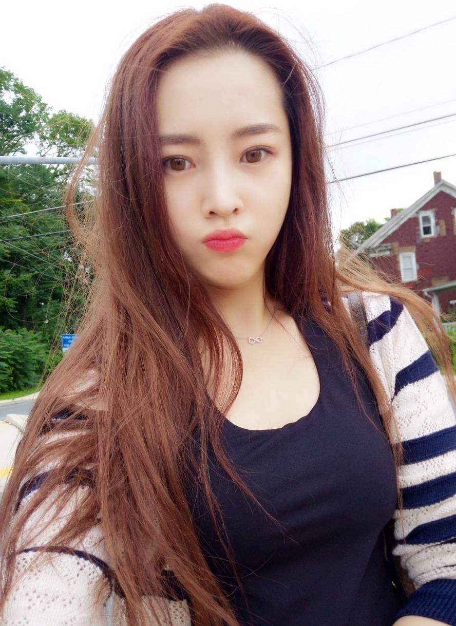 臺(tái)灣?；ㄊ捯喱u網(wǎng)絡(luò)走紅 爆曾遭遇開(kāi)價(jià)30萬(wàn)包養(yǎng)