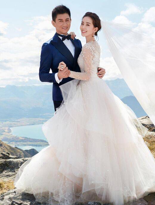 劉詩詩吳奇隆婚紗照曝光 搞怪甜蜜唯美十足