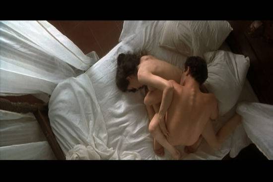 盤點(diǎn)拍激情戲受傷的女星 楊冪鼻子受傷血流不止