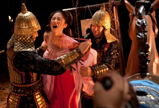 盤點拍激情戲受傷的女星 楊冪鼻子受傷血流不止