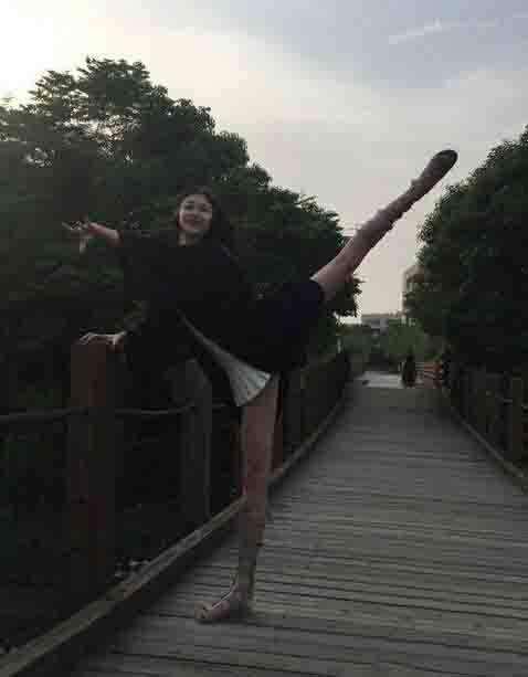 cba寶貝郝琳微博曬花式一字馬動(dòng)作 令網(wǎng)友咋舌