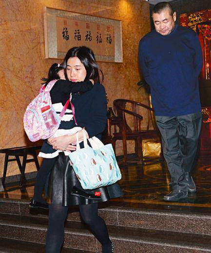 陳凱韻甘比從娛記到富豪太太 揭秘甘比身份背景