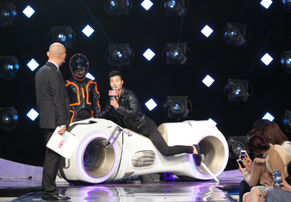 揭《非誠(chéng)勿擾》鋼鐵俠于冰背景 女嘉賓紛紛示愛