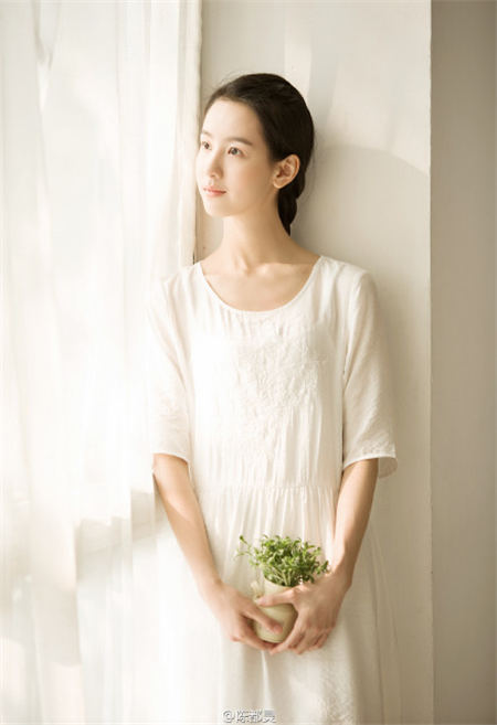 南航校花陳都靈個(gè)人資料微博證件照