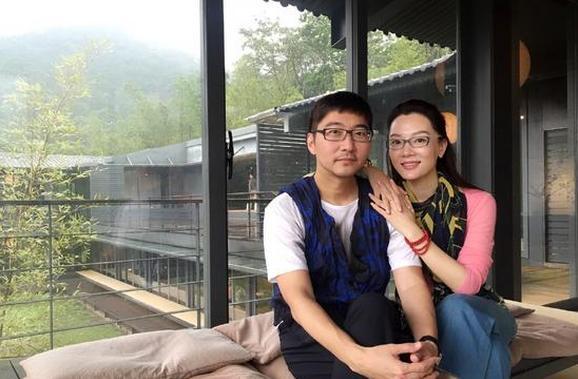 陳數(shù)與老公趙胤胤出游合照 趙胤胤個(gè)人資料