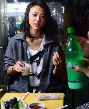 湯唯演過什幺電影 湯唯與老公吃大排檔