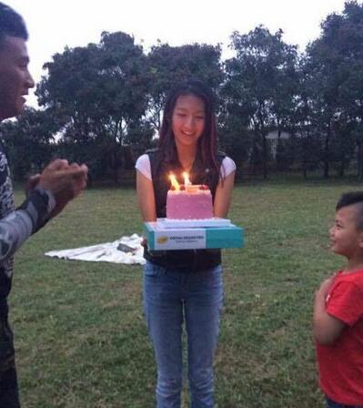 胡軍與14歲女兒胡九九親吻 胡九九個(gè)人資料簡介