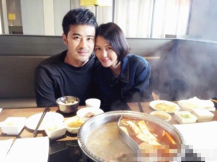 譚維維男友陳亦飛個人資料 陳亦飛曬與譚維維合影