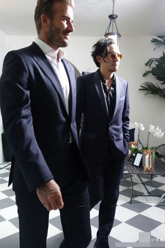 張震與貝克漢姆共進(jìn)晚餐 小貝一臉迷人的微笑