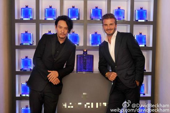 張震與貝克漢姆共進(jìn)晚餐 小貝一臉迷人的微笑