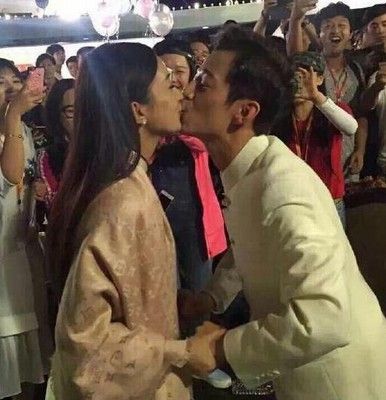 趙麗穎曬童年照 何炅和趙麗穎有什幺關(guān)系