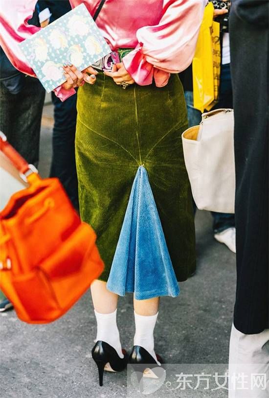 看似老氣的燈芯絨穿在他們身上居然這么時(shí)髦