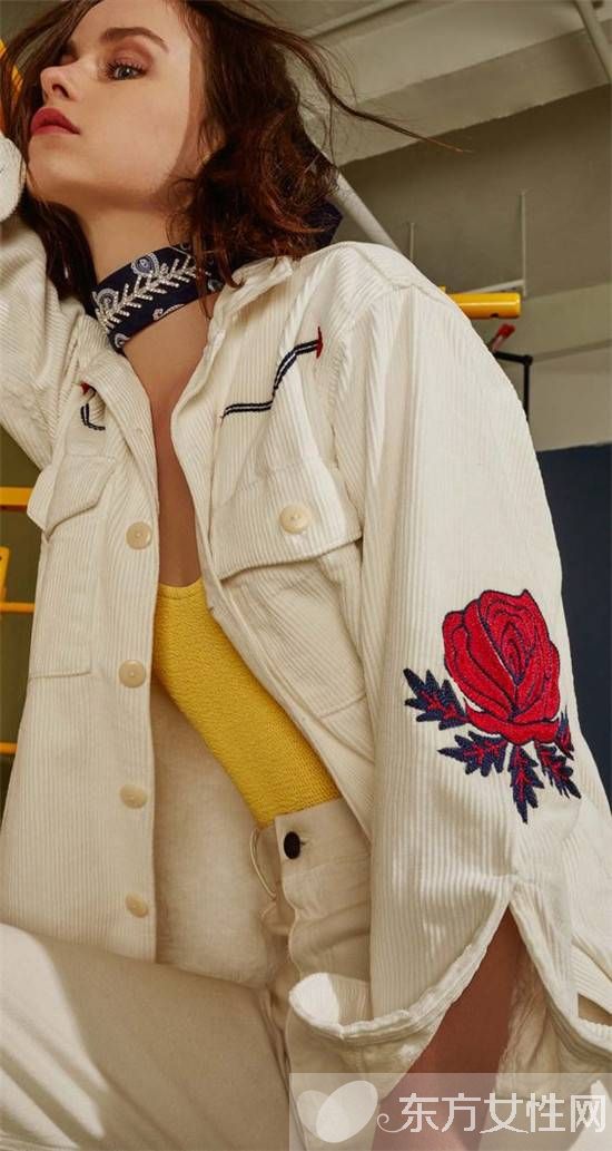 看似老氣的燈芯絨穿在他們身上居然這么時(shí)髦