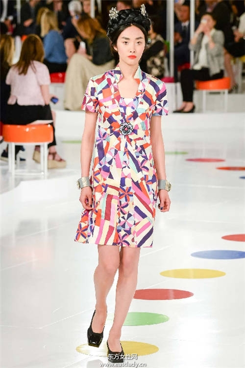 2016年春夏女裝發(fā)布 以度假風(fēng)為主題