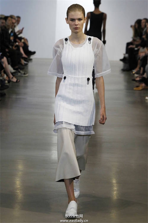 2016年春夏女裝發(fā)布 以度假風(fēng)為主題